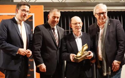 Theo Geenen erhält den ersten „Goldenen Leisten“